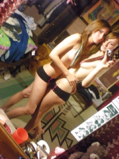 2 sexy skinny teen girls selfshot pics