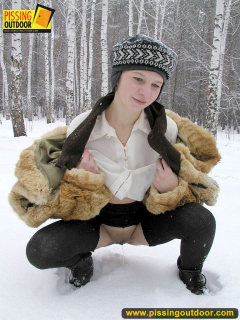 Winter outdoor pissing teen - N