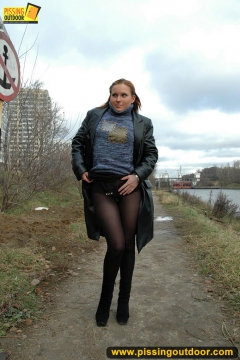 Outdoor pissing in leather jacket - N