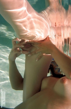 UNDERWATER LOVE - N