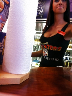 Girls from HOOTERS - N