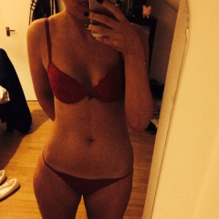 Naked iphone selfies - teen tries out her latest phone - N
