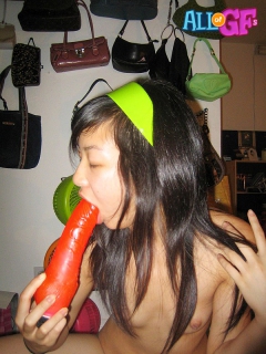 Asian girlfriend dildos nub - N