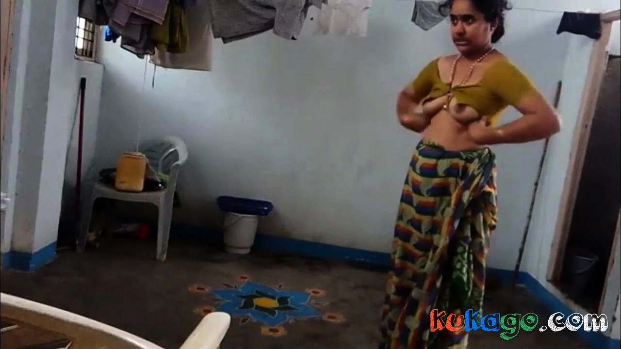 Desi With Hairy Armpit Wears Saree After Bath at DrTuber