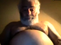 hairy-horny-ny-daddy-bear-jerks-off-on-webcam