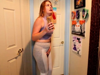 Girls Desperate To Pee Wetting Her Jeans Panties at DrTuber